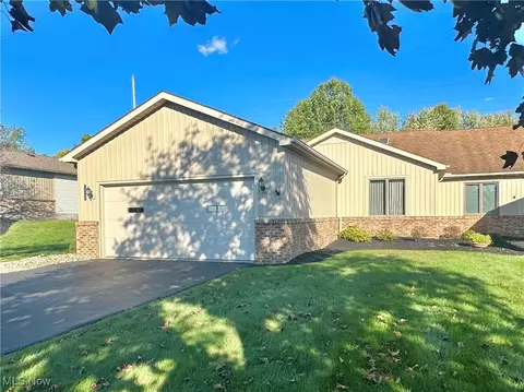 1139 Shadow Ridge Dr, Niles, OH 44446