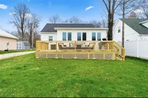 4928 S Warner Dr, Geneva, OH 44041