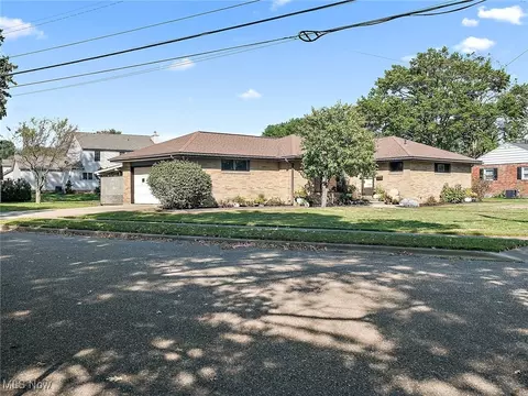 603 Evergreen Dr, Dover, OH 44622