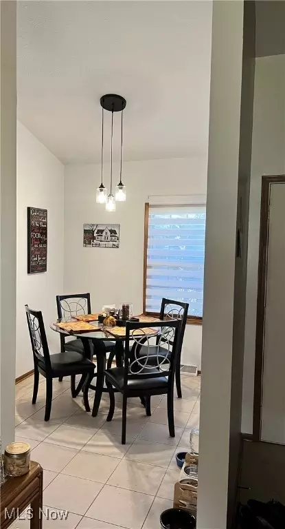 Dining - 509 Appleseed Dr, Lorain, OH 44053 photo 2 of 2