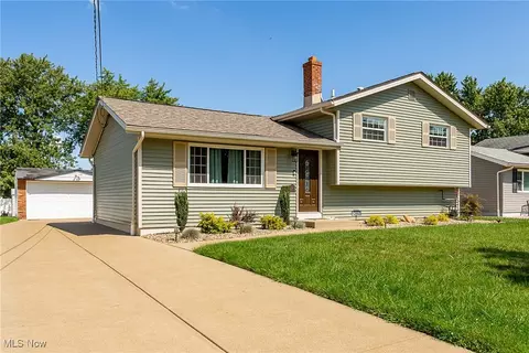 13960 Dalebrook Dr, Brook Park, OH 44142