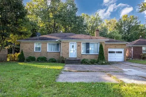 5560 E Lake Rd, Sheffield Lake, OH 44054