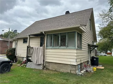 Exterior - 1242 Columbus Ave, Ashtabula, OH 44004 photo 2 of 5