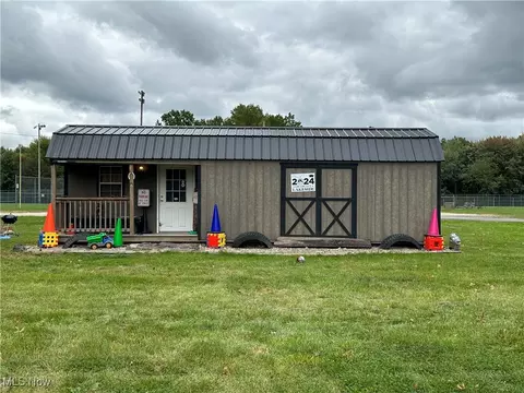 Exterior - 1242 Columbus Ave, Ashtabula, OH 44004 photo 3 of 5