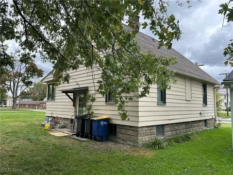 Exterior - 1242 Columbus Ave, Ashtabula, OH 44004 photo 1 of 5