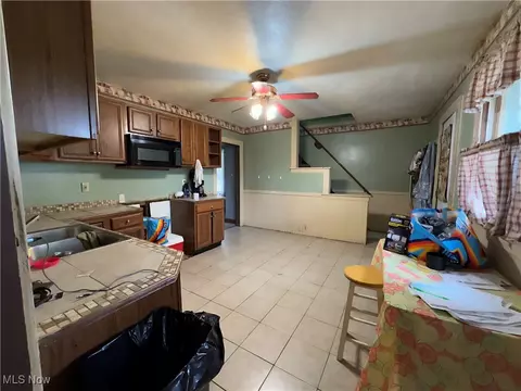 Entry Way - 1242 Columbus Ave, Ashtabula, OH 44004 photo 1 of 3