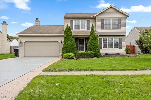 621 Oakdale Cir, Elyria, OH 44035
