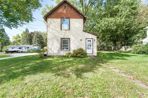 885 W Nimisila Rd, New Franklin, OH 44319