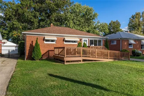 815 Pendley Rd, Willowick, OH 44095