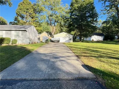 296 Hunter Ave, Munroe Falls, OH 44262