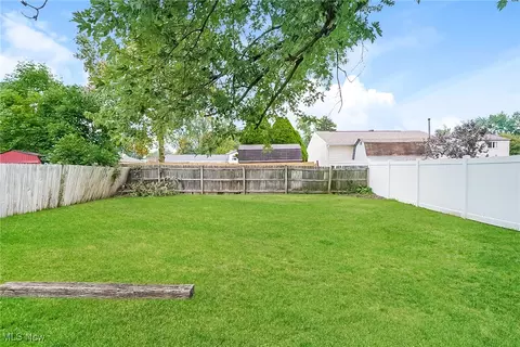 Exterior - 949 Independence Ave, Akron, OH 44310 photo 2 of 3