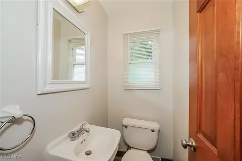 Bath - 949 Independence Ave, Akron, OH 44310 photo 2 of 3