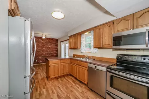 Kitchen - 949 Independence Ave, Akron, OH 44310 photo 1 of 2