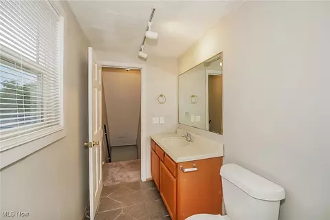 Bath - 949 Independence Ave, Akron, OH 44310 photo 3 of 3