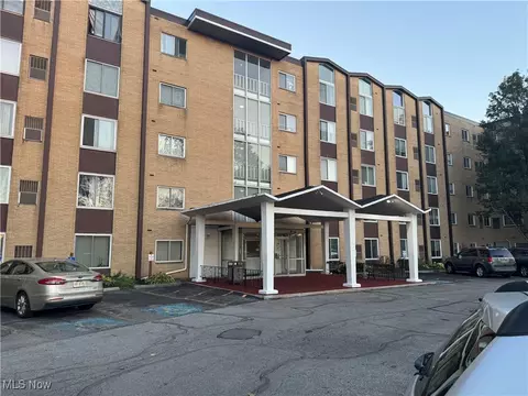 25735 Lorain Rd #207, North Olmsted, OH 44070