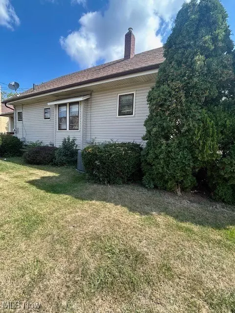 964 Pardee Ave, Akron, OH 44306 photo 4
