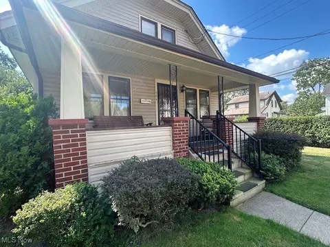 964 Pardee Ave, Akron, OH 44306 photo 2