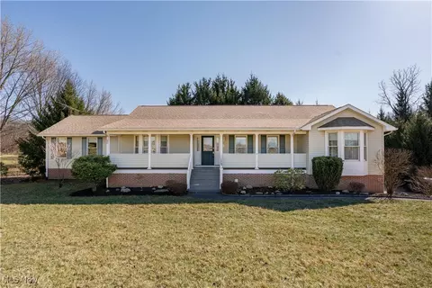 10166 Portage St NW, Canal Fulton, OH 44614