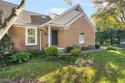 7812 Wareham Cir NW, North Canton, OH 44720
