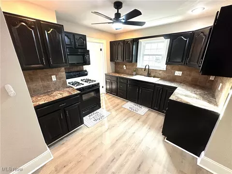 11 E Parkcliff Ave, Struthers, OH 44471 photo 5