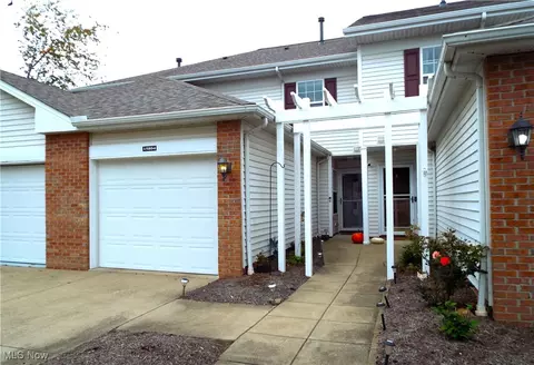 15804 Foxglove Ln, Middleburg Heights, OH 44130
