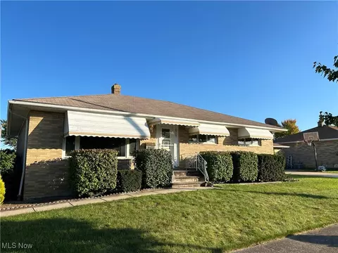 4723 Sunny Ln, Brooklyn, OH 44144