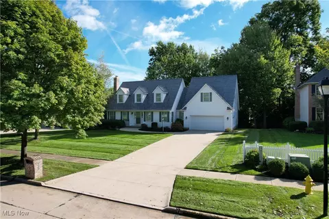 415 High Point Dr, Wadsworth, OH 44281 photo 2