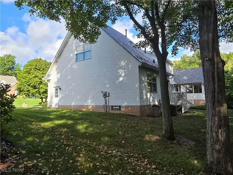 415 High Point Dr, Wadsworth, OH 44281 photo 8