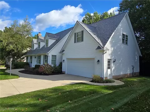 415 High Point Dr, Wadsworth, OH 44281 photo 3