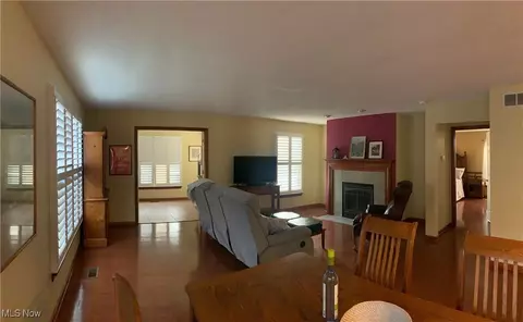 4783 Hawk Ln, Lorain, OH 44053 photo 2
