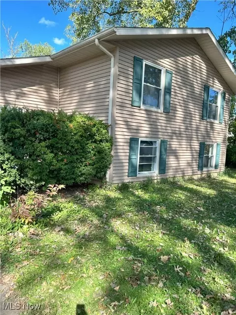 3152 Elyria Dr, Vermilion, OH 44089