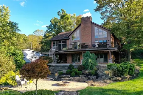 240 W Mohawk Dr, Malvern, OH 44644