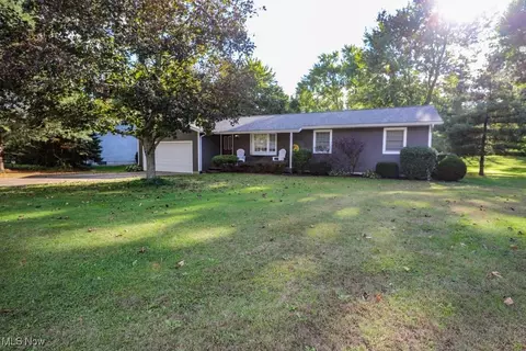 1633 Hawthorn St, Mogadore, OH 44260