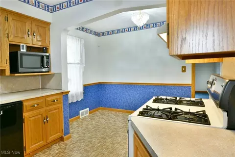 144 Helena Dr, Struthers, OH 44471 photo 19