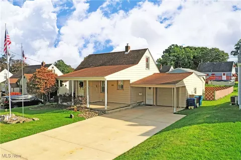 144 Helena Dr, Struthers, OH 44471