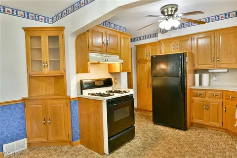 144 Helena Dr, Struthers, OH 44471 photo 15