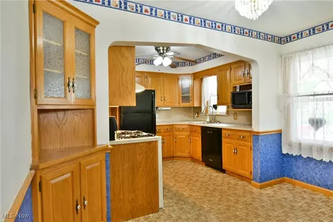 144 Helena Dr, Struthers, OH 44471 photo 13
