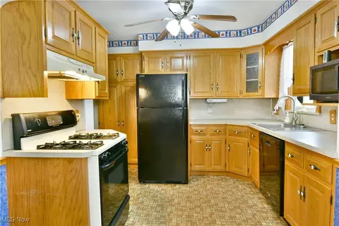 144 Helena Dr, Struthers, OH 44471 photo 16