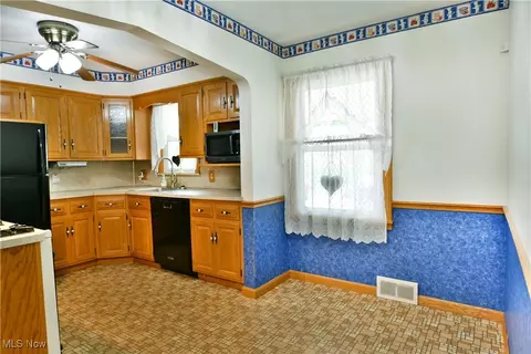 144 Helena Dr, Struthers, OH 44471 photo 14