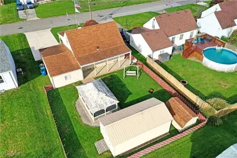 144 Helena Dr, Struthers, OH 44471 photo 6