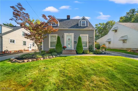 1257 Summit Dr, Mayfield Heights, OH 44124