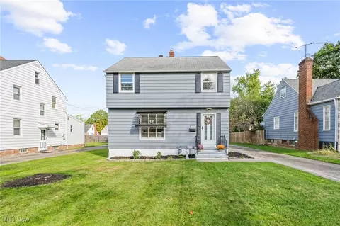 10054 Beaconsfield Dr, Parma Heights, OH 44130