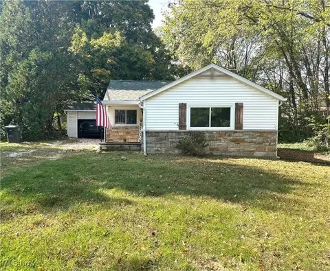 720 State St, Wadsworth, OH 44281 photo 1