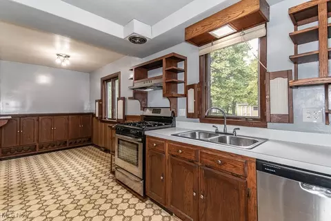 1926 Rush Rd, Wickliffe, OH 44092 photo 11
