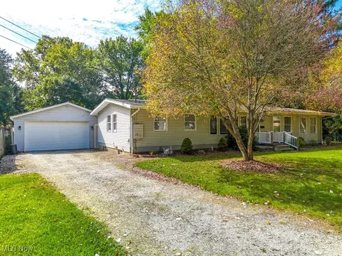 974 Janet Dr, Kent, OH 44240