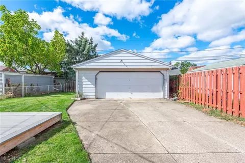 Exterior - 6166 Wareham Dr, Parma, OH 44129 photo 4 of 12