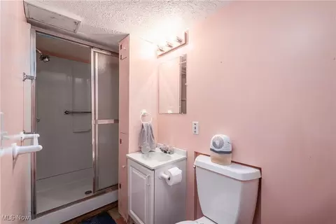 Bath - 6166 Wareham Dr, Parma, OH 44129 photo 3 of 3