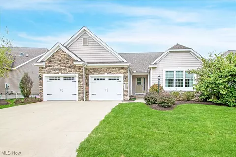5966 Clubhouse Pointe Dr, Medina, OH 44256