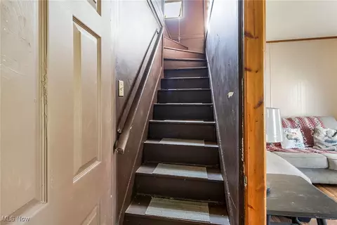 Entry Way - 577 Belvedere Ave SE, Warren, OH 44483 photo 1 of 3