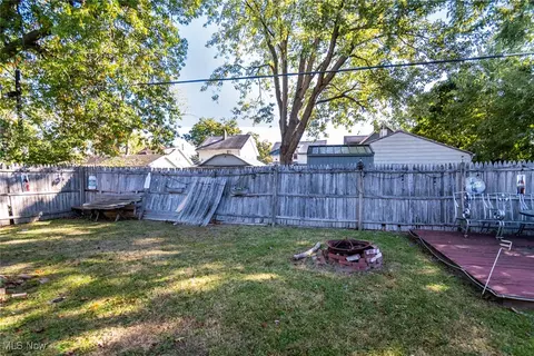 Exterior - 577 Belvedere Ave SE, Warren, OH 44483 photo 5 of 6